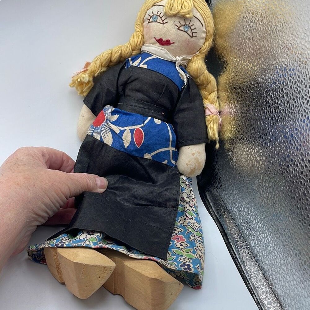 Primitive rag doll with wooden shoes. Description!